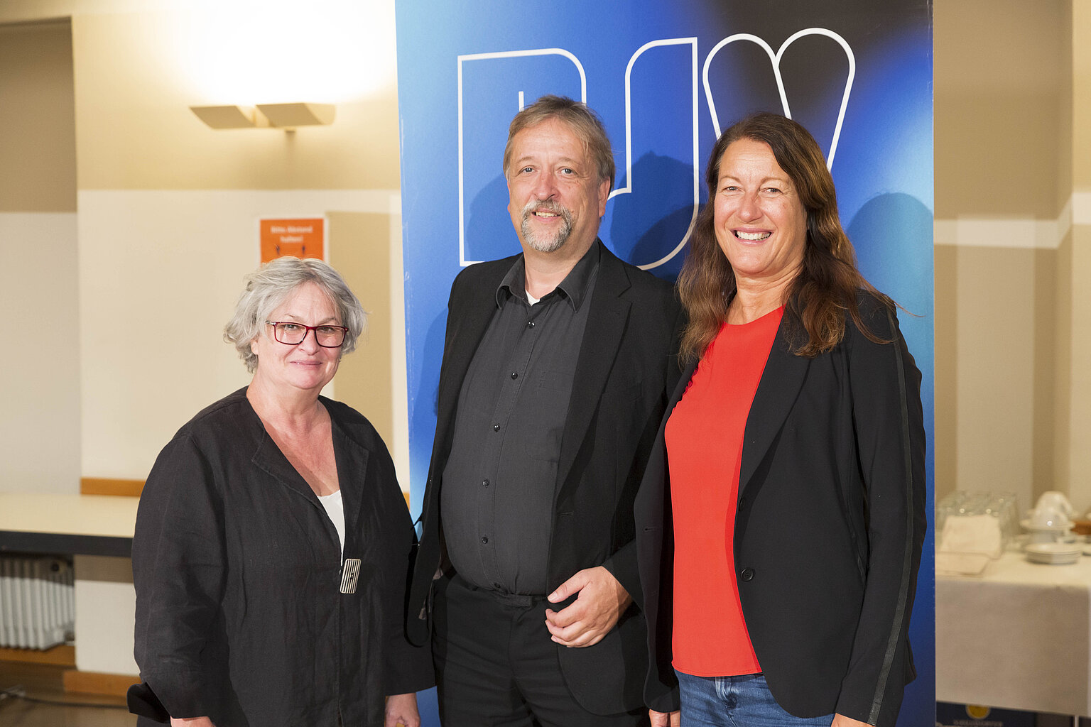 Gruppenbild Anne Webert, Michael Busch und Andrea Roth Gruppenbild Anne Webert, Michael Busch und Andrea Roth – Der neue BJV-Landesvorstand in Teilbesetzung: Anne Webert (links), Michael Busch und Andrea Roth – der stellvertretende Vorsitzende Wolfgang Grebenhof und der neue Schatzmeister, Jürgen Schleifer, wurden online gewählt
