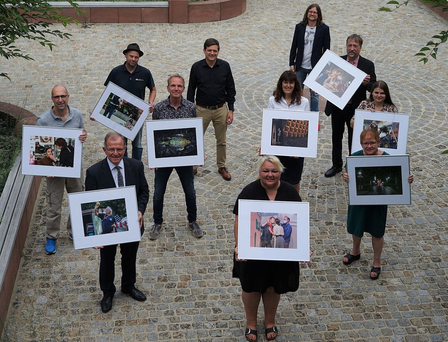 Gruppenbild der ausgezeichneten Sieger bei Pressefoto Unterfranken 2020 Gruppenbild der ausgezeichneten Sieger bei Pressefoto Unterfranken 2020 – Gruppenbild der ausgezeichneten Sieger bei Pressefoto Unterfranken 2020