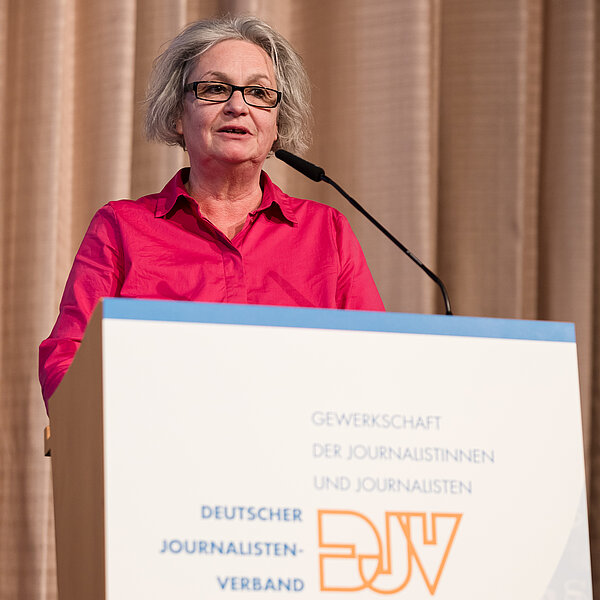 Als stellvertretende Bundesvorsitzende wurde die freie Journalistin Anne Webert mit großer Mehrheit wiedergewählt.