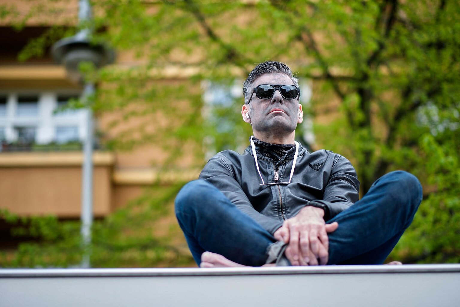 – Ken Jebsen auf einer Demonstration in Berlin im April 2020. Foto: Rolf Zöllner/Imago
