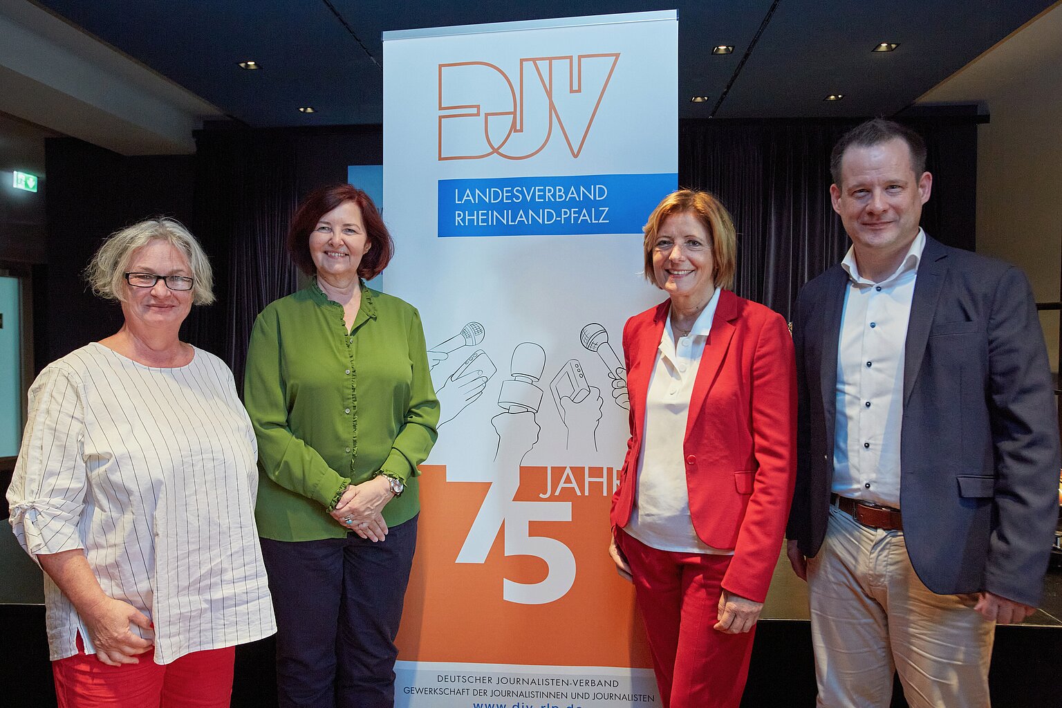 – Der DJV RLP feierte Geburtstag: mit Anne Webert, Landesvorsitzende Andrea Wohlfart, Ministerpräsidentin Malu Dreyer und Mika Beuster (v.l.). Fotos: Fernando Baptista