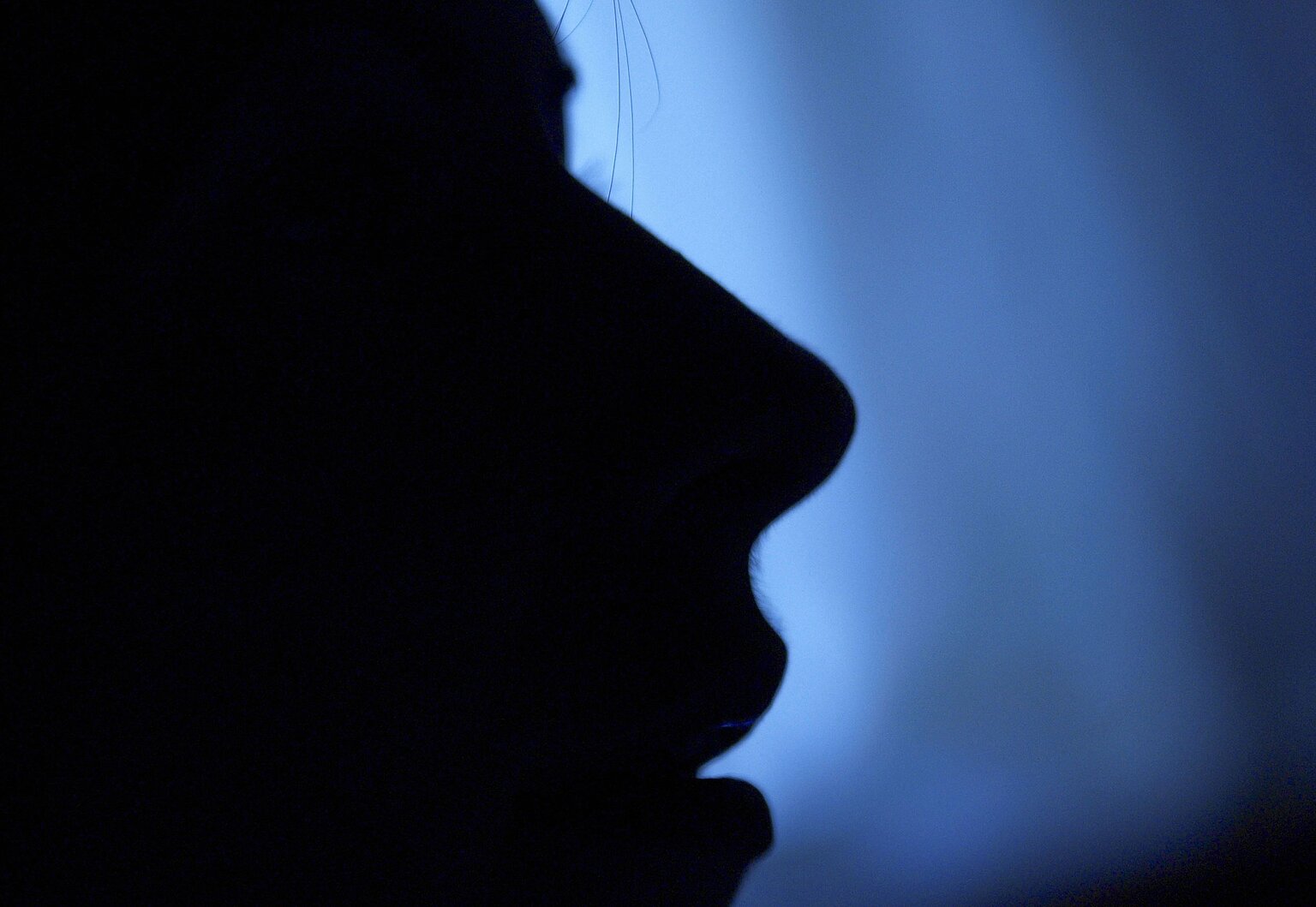  – Abhören: Überwacher im Dunkeln. Foto: Your Photo Today