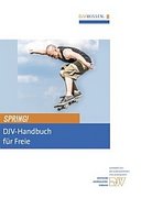 Cover des DJV-Handbuch für Freie zeigt einen Skateboarder beim Luftsprung, passend zum Thema "Spring" (in die Selbständigkeit)