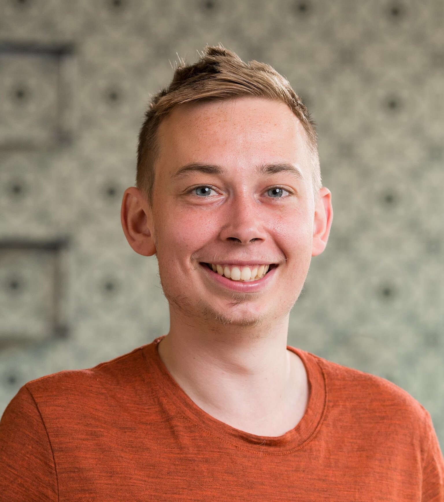  – Sascha Priesemann