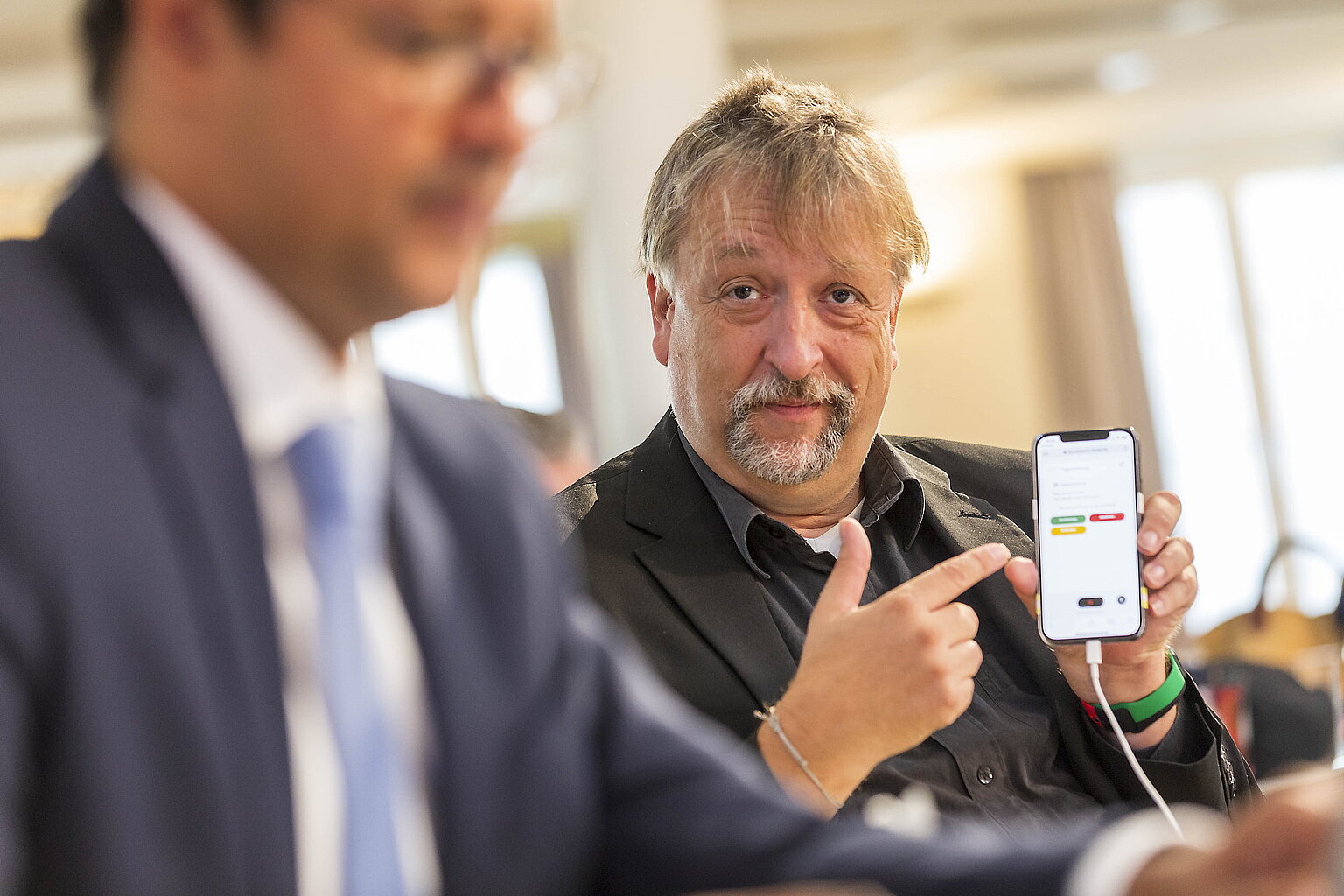 Fünfte Amtszeit für Michael Busch als BJV-Vorsitzender Fünfte Amtszeit für Michael Busch als BJV-Vorsitzender – 60,7 Prozent der an der Mitgliederversammlung teilnehmenden BJV-Mitglieder wählten Michael Busch für eine fünfte Amtszeit zum BJV-Vorsitzenden