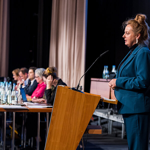 2023 neu als Beisitzende in den Bundesvorstand gewählt wurde die freie Journalistin Ute Korinth.