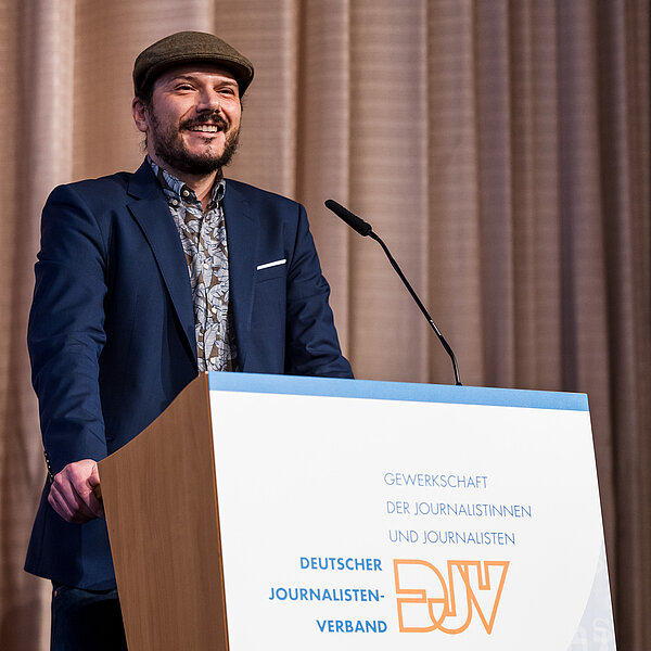 Neu als Beisitzender in den Bundesvorstand gewählt wurde der Rundfunkjournalist Jonathan Janoschka.