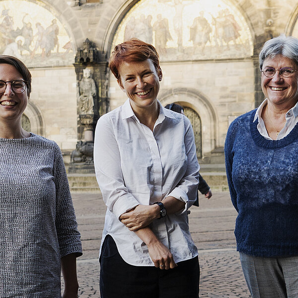 unten: Lena Prötzel, Pavla Holcová, Libuse Cerne (v.l.n.r.)