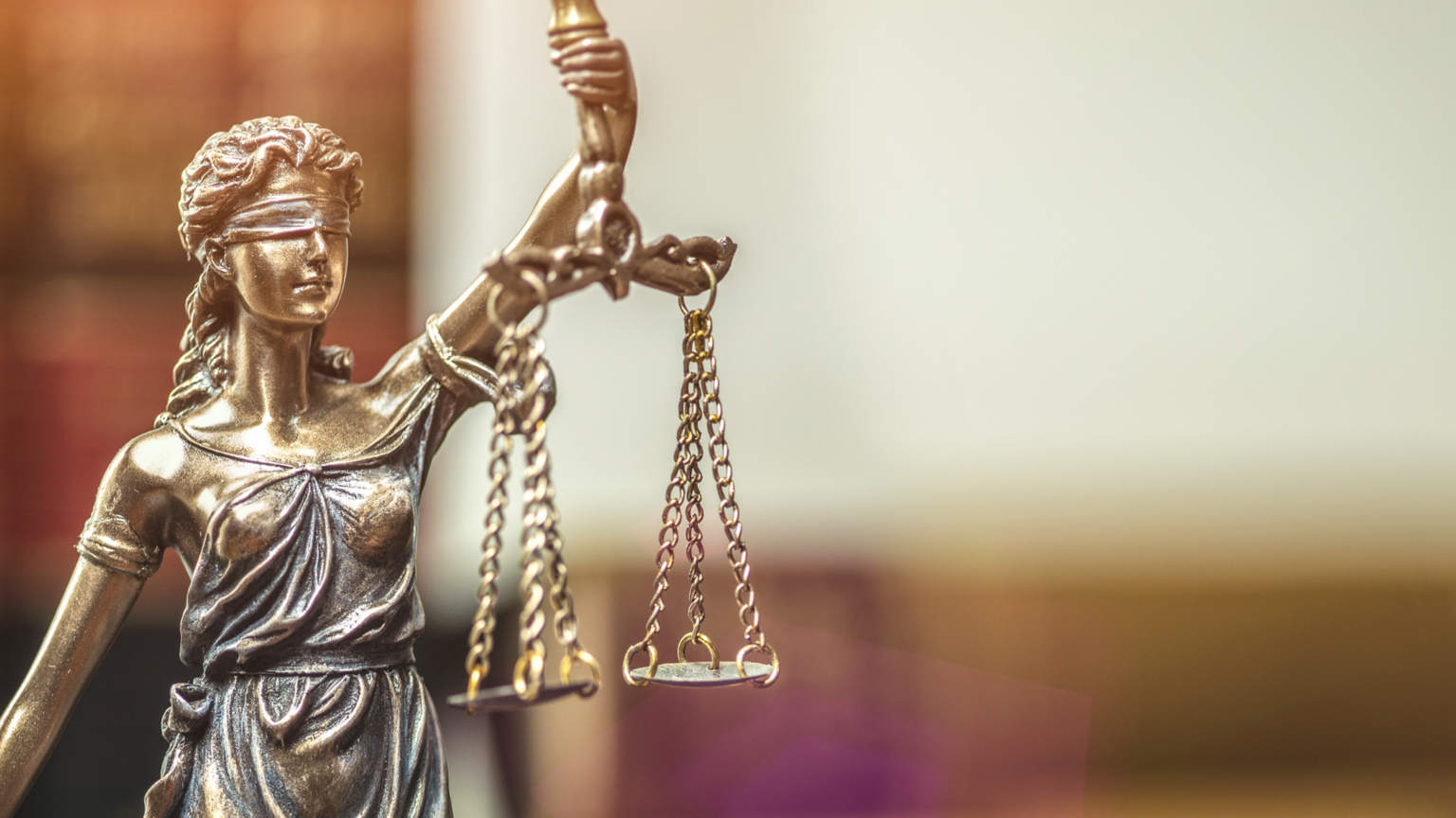  – Ob Justitia gern vor Gericht campieren würde? Bild: canva.com