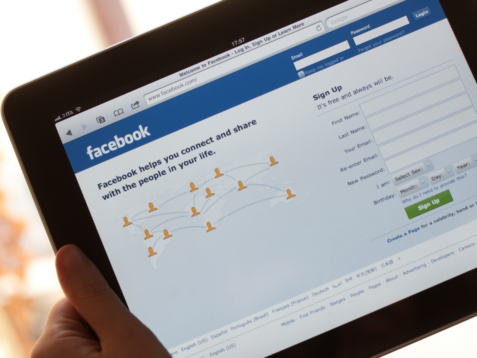  – Gelten Regeln auf Facebook nicht für alle? Bild: canva.com