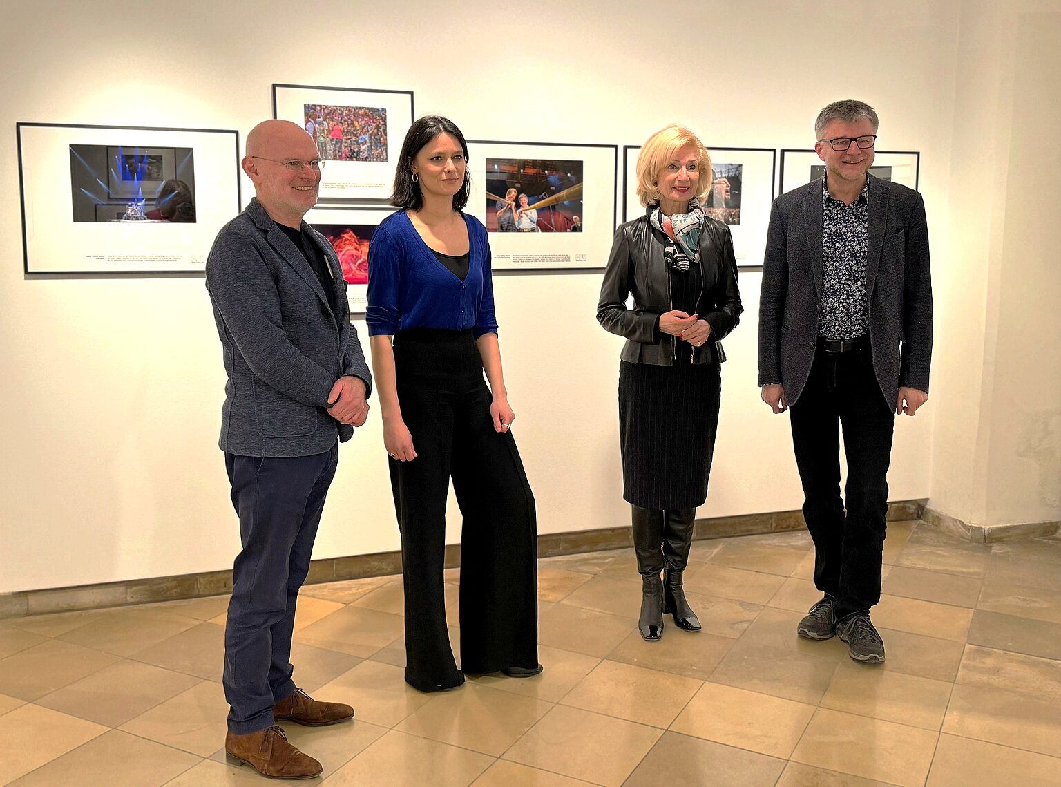 – Zum ersten Mal ist die Ausstellung Pressefoto Bayern zu Gast im Nürnberger Stadtmuseum im Fembo-Haus. Zur Eröffnung sprachen am 7. März (von links) Thomas Eser, Direktor der Museen der Stadt Nürnberg, Marie-Therese Feist, Museumsleiterin Fembo-Haus, die zweite Bürgermeisterin Prof. Dr. Julia Lehner