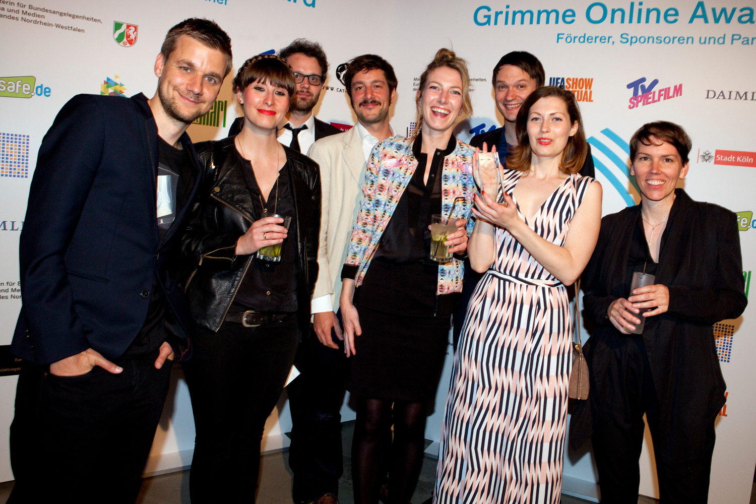 – Preisträger des Grimme Online Award 2015 in der Kategorie "Information": Das digitale Stadtmagazin "neukoellner.net" (mit dem Paten der Kategorie, Tobias Schlegel). Foto: Jens Becker, Grimme Institut.