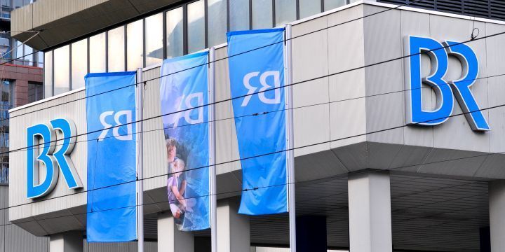 Hauptgebäude des Bayerischen Rundfunks am Rundfunkplatz in München – Am Freitag, 15. Juli werden die Verhandlungen fortgesetzt