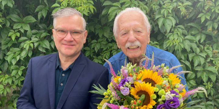 – Der BJV-Vorsitzende Harald Stocker gratulierte Petan Bogoslav zum 100. Geburtstag.
