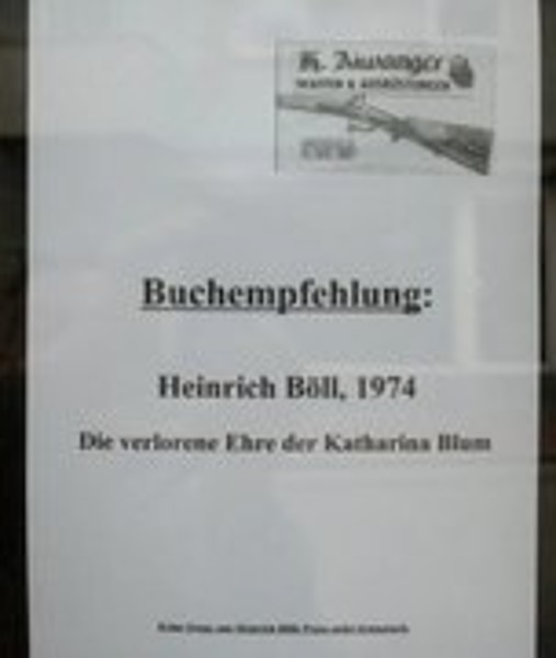 Affäre Aiwanger - Zuviel des Guten Aiwanger-Plakat im Schaufenster: Journalisten im Visier. – Aiwanger-Plakat im Schaufenster: Journalisten im Visier.